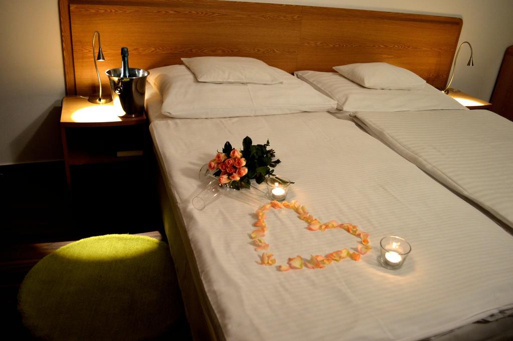 Hotel Mátrix Szeged Buitenkant foto