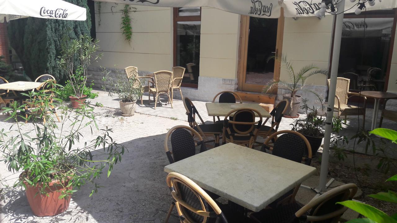 Hotel Mátrix Szeged Buitenkant foto